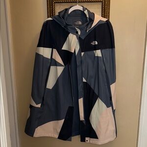 The North Face Women's Blue and Cream Cape